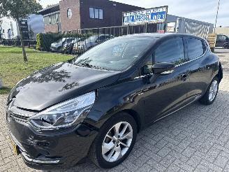 škoda osobní automobily Renault Clio 0.9 LIMITED RIJDBARE SCHADE! 113117 KM BOUWJAAR 2018 6150 EURO 2018/3