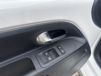 Volkswagen Up! 1.0 BLEU MOTION LICHTE SCHADE BOUWJAAR 2016  4350 EURO VAST picture 7