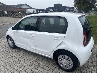 Volkswagen Up! 1.0 BLEU MOTION LICHTE SCHADE BOUWJAAR 2016  4350 EURO VAST picture 2