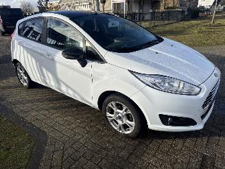 krockskadad bil auto Ford Fiesta 1.0 WHITE EDITION LICHTE SCHADE RIJDBAAR BOUWJAAR 2016 4150 EUR 2016/3