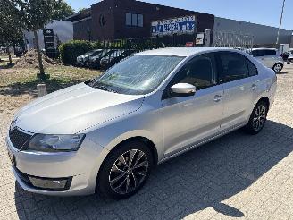 Voiture accidenté Skoda Rapid 1.2 TSi EDITION AUTOMAAT! BOUWJAAR 2016 112668 KM 5999 EURO 2016/2