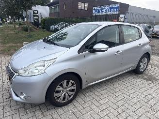  Peugeot 208 1.2 VTI BLEU PARKEERSCHADE! BOUWJAAR 2012  1750 EURO VAST 2012/9