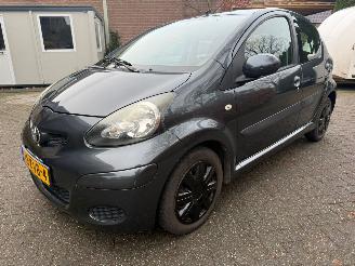 Toyota Aygo 1.0 5DRS AIRCO NL AUTO 2010/2