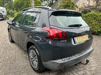 damaged passenger cars Peugeot 2008 1.2 ACTIVE AIRCO NAVI  CRUISE 2016/11