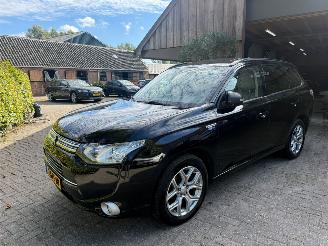 skadebil auto Mitsubishi Outlander 2.0 PHEV INSTYLE + LEER PANO 2013/12