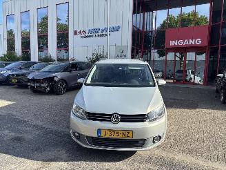 Vaurioauto  passenger cars Volkswagen Touran 1.4 TSI HIGHLINE 2011/1