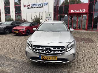 uszkodzony samochody osobowe Mercedes GLA 180 PREMIUM PLUS 2017/1