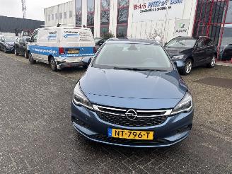 skadebil auto Opel Astra SPORTS TOURER GEEN SCHADE 2017/4