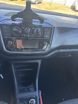 Volkswagen Up! 1.0 UP picture 12
