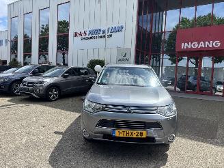 skadebil auto Mitsubishi Outlander 2.0 PHEV INSTYLE 2014/2