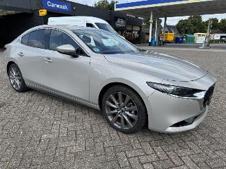 Voiture accidenté Mazda 3 2.5 -104 Kw e Sky Active G Automaat 2025/4