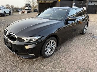 krockskadad bil auto BMW 3-serie 318i Touring Business 2025/6