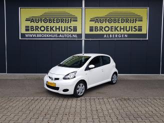 krockskadad bil auto Toyota Aygo 1.0-12V Comfort 2010/2