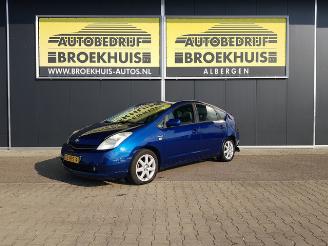 damaged passenger cars Toyota Prius 1.5 VVT-i Business Edition 2009/1