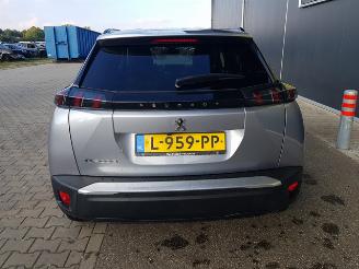 Peugeot e-2008 EV Allure Pack 50 kWh picture 5