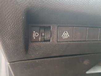 Peugeot 208 1.2 PureTech Active Pack picture 26