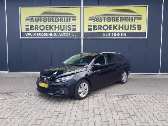 Voiture accidenté Peugeot 308 SW 1.2 PureTech Blue Lease Executive 2018/7