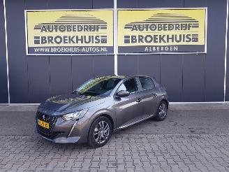 damaged passenger cars Peugeot 208 1.2 PureTech Active Pack 2021/11