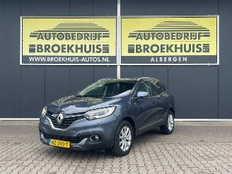 damaged passenger cars Renault Kadjar 1.2 TCe Intens 2017/4