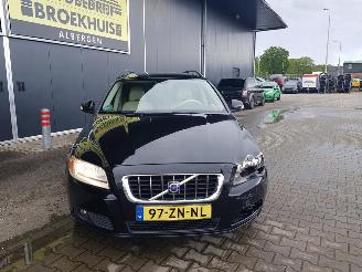 Volvo V-70 2.4 D5 Momentum picture 3