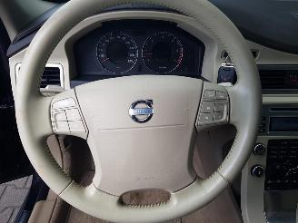 Volvo V-70 2.4 D5 Momentum picture 16