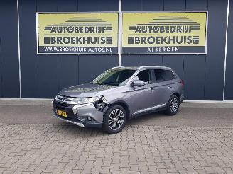 uszkodzony samochody osobowe Mitsubishi Outlander 2.2 DI-D Instyle 4WD 7-persoons 2015/9