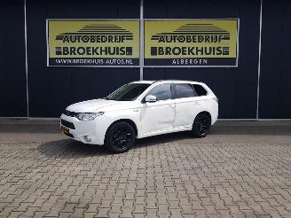 uszkodzony samochody osobowe Mitsubishi Outlander 2.0 PHEV instyle 2013/12