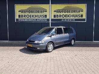 Damaged car Renault Grand-espace 2.2 dCi Authentique 2002/10
