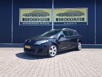 damaged passenger cars Renault Mégane Estate 1.5 dCi Bose 2012/6