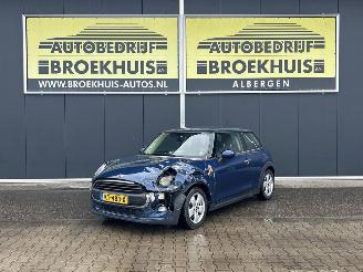 damaged passenger cars Mini One Mini 1.5 D Pepper Business 2014/8