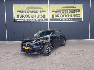 uszkodzony samochody osobowe Peugeot 208 1.2 PureTech Active Pack 2023/1