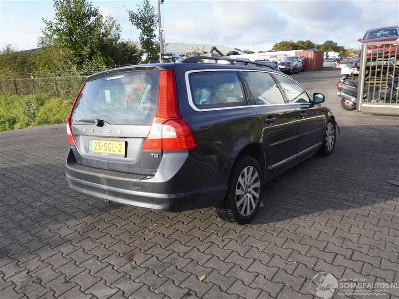 Volvo V-70 T4