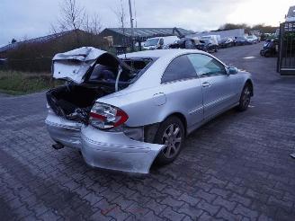 Démontage voiture Mercedes CLK 200 2004/4