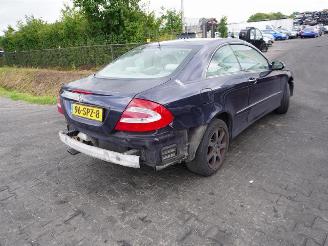 Démontage voiture Mercedes CLK 320 2003/4
