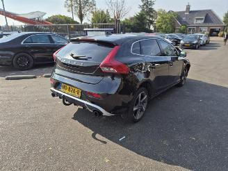 Coche accidentado Volvo V-40 2.0 D2 16V 2015/10