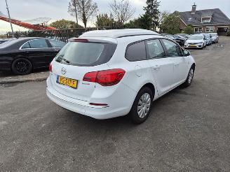 Vrakbiler auto Opel Astra 1.7 CDTi 16V 2013/11