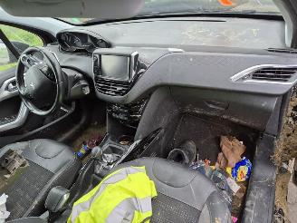 Peugeot 2008 1.2 12V picture 5