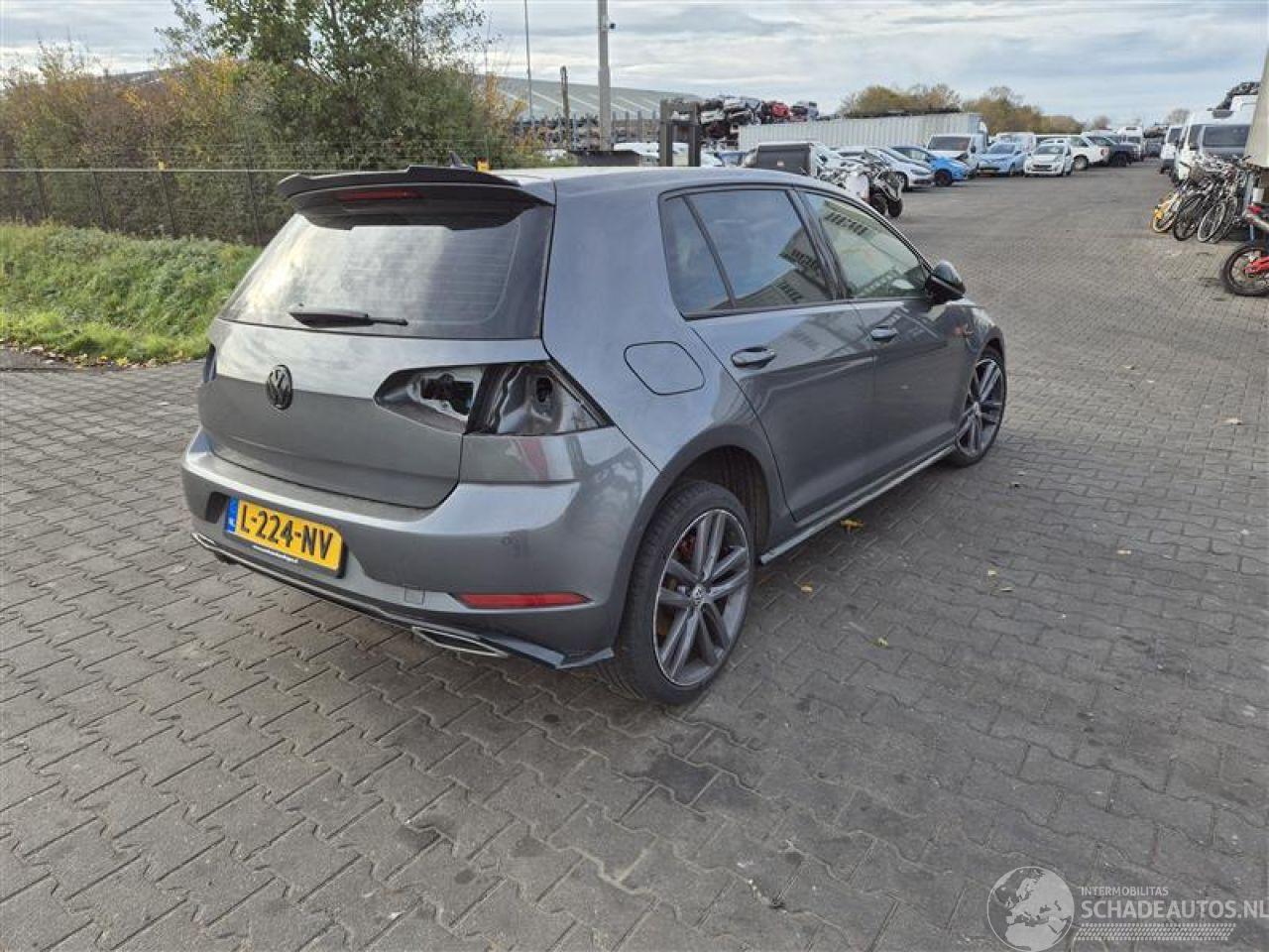Volkswagen Golf 1.5 TRGi