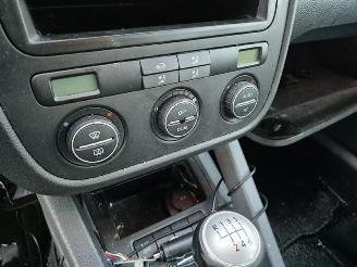 Volkswagen Golf 1.6  FSi picture 6