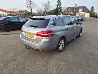 krockskadad bil auto Peugeot 308 SW 1.2 12v 2015/8