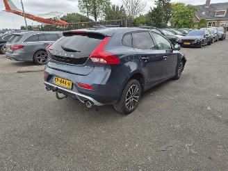 Damaged car Volvo V-40 D2 2016/11