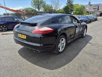 krockskadad bil auto Porsche Panamera 4S 2012/6