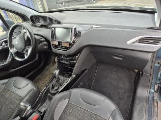 Peugeot 2008 1.2 VTi picture 9
