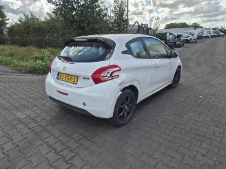 demontáž osobní automobily Peugeot 208 1.2 Vti 2012/8