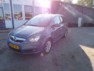 skadebil auto Opel Zafira 2.2 Cosmo 2007/9