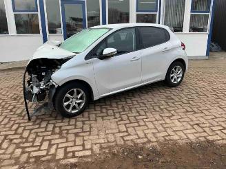 Vrakbiler auto Peugeot 208 208 I (CA/CC/CK/CL), Hatchback, 2012 / 2019 1.2 Vti 12V PureTech 82 2015/10