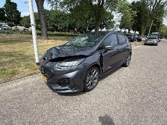 skadebil auto Ford Fiesta benzine én een elektriciteit-motor  999 cc. 2022/8