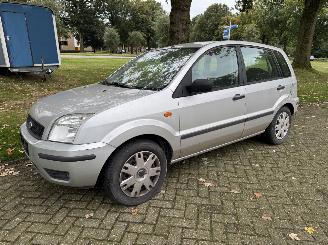 Vaurioauto  passenger cars Ford Fusion  2003/1