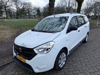 skadebil auto Dacia Lodgy 85 kW (116 PK)  1199 cc. 2018/8