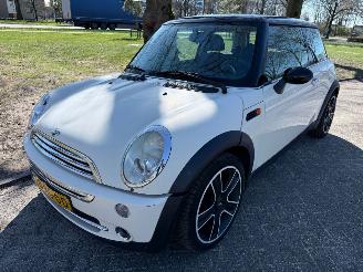 Auto incidentate Mini Cooper S 85 kW (116 PK) 1598 cc. 2005/3